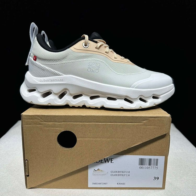 On Running Cloudtilt 2 x Loewe White beige Trainers